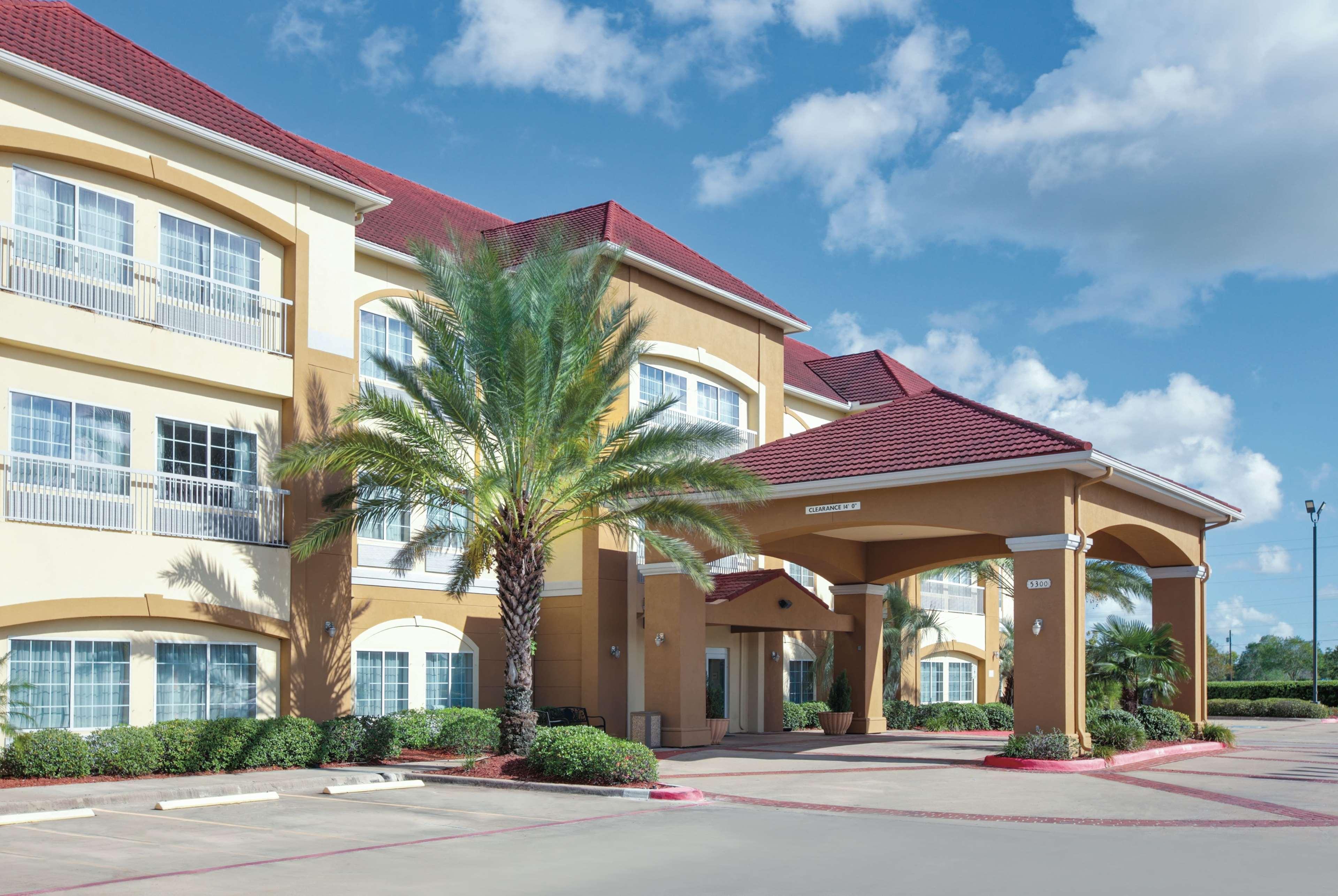 La Quinta By Wyndham Bay City Exterior photo
